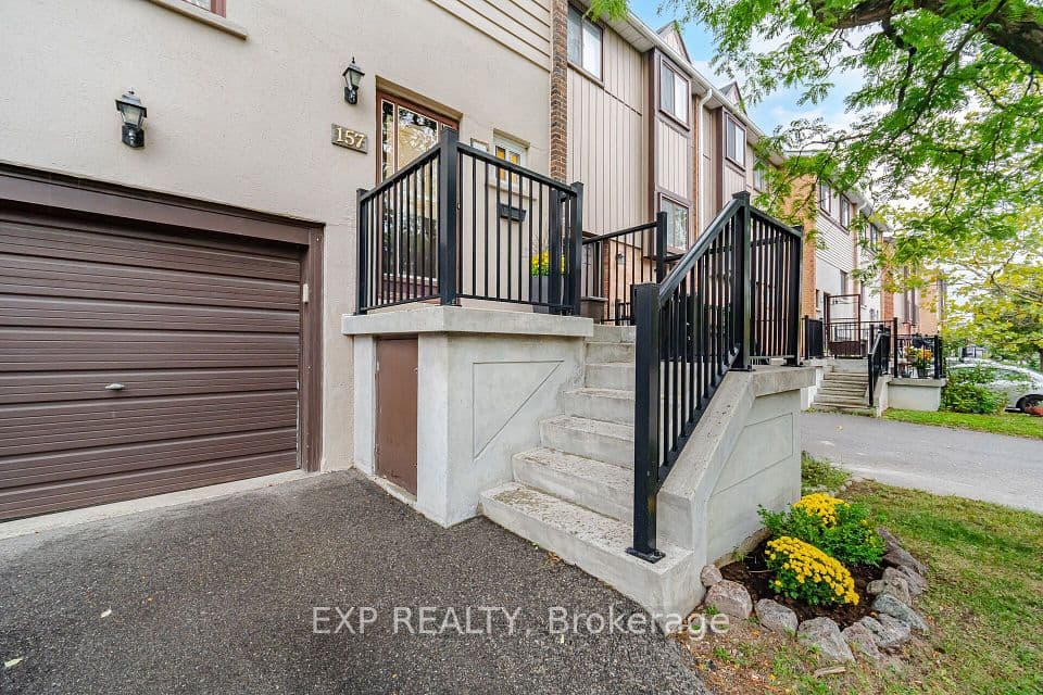 157 Moregate Crescent, Brampton, ON L6S 3K9 – photo 2