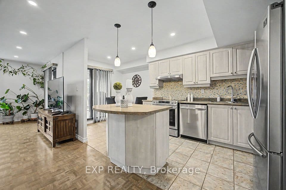 1000 Cedarglen Gate 501, Mississauga, ON L5C 3Z5 – main photo