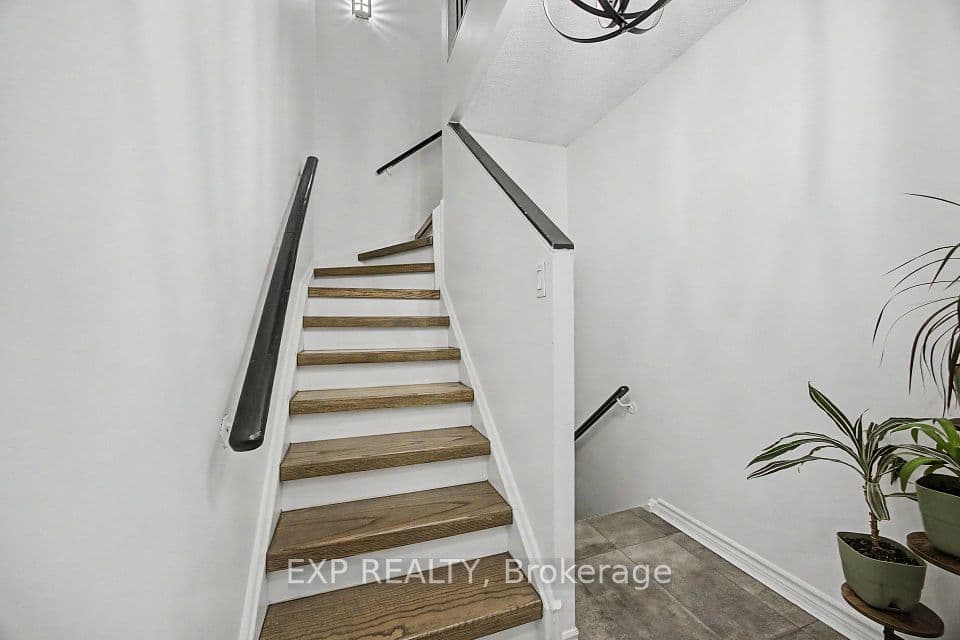 1000 Cedarglen Gate 501, Mississauga, ON L5C 3Z5 – photo 3