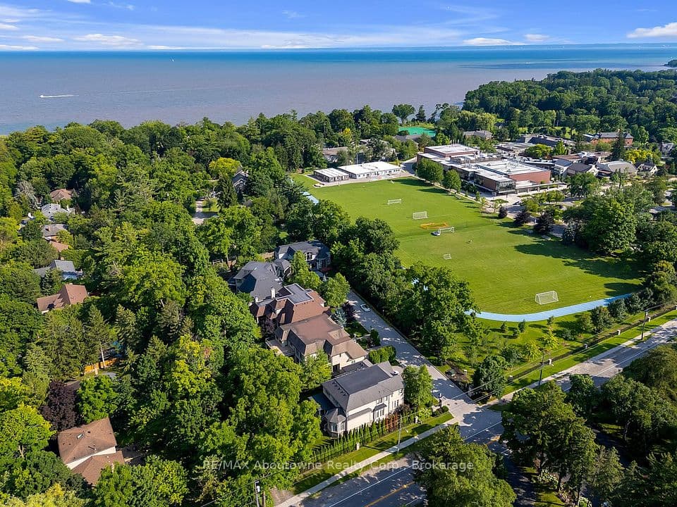 456 Lakeshore Road W, Oakville, ON L6K 1G5 – photo 3