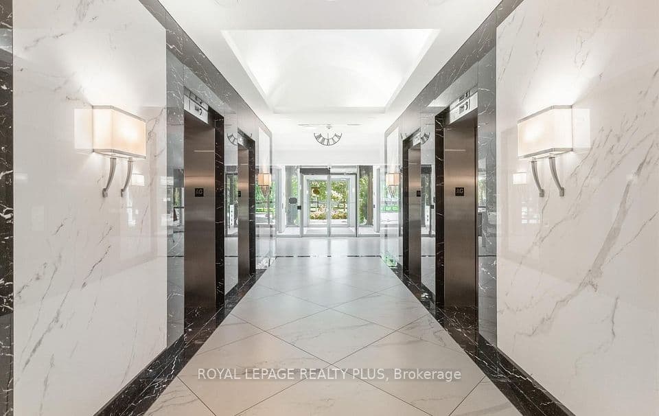 45 Kingsbridge Garden Circle 808, Mississauga, ON L5R 3K4 – photo 3