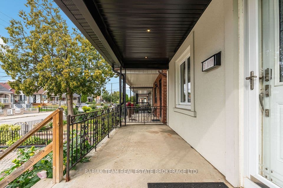57 Avon Avenue, Toronto, ON M6N 3W8 – photo 3