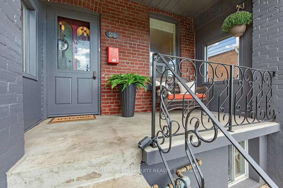 211 Blackthorn Avenue, Toronto, ON M6N 3H7 – photo 2