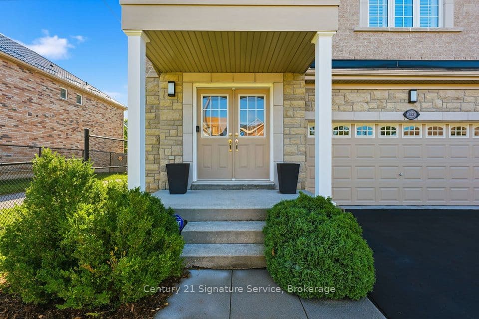 322 Comiskey Crescent, Mississauga, ON L5W 0C5 – photo 2