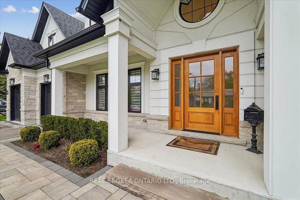 1445 Skyline Drive, Mississauga, ON L5E 2W3 – photo 2