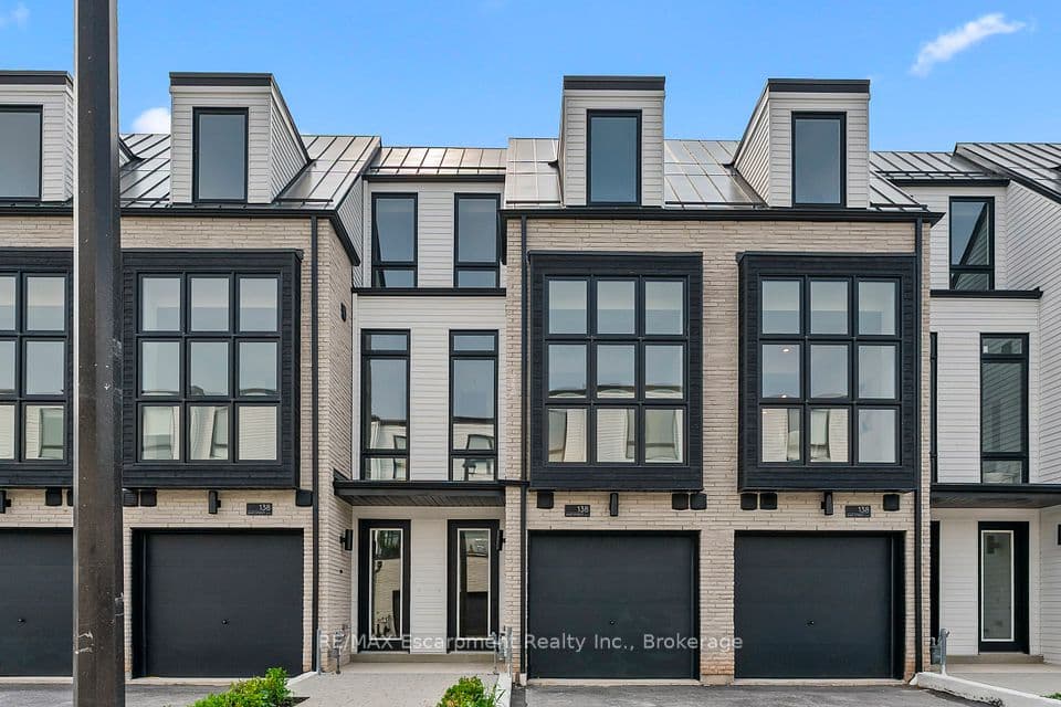 138 East Street 4, Oakville, ON L6L 0H9 – main photo