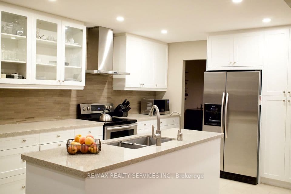 3975 Seebring Crescent, Mississauga, ON L5L 3Y1 – main photo