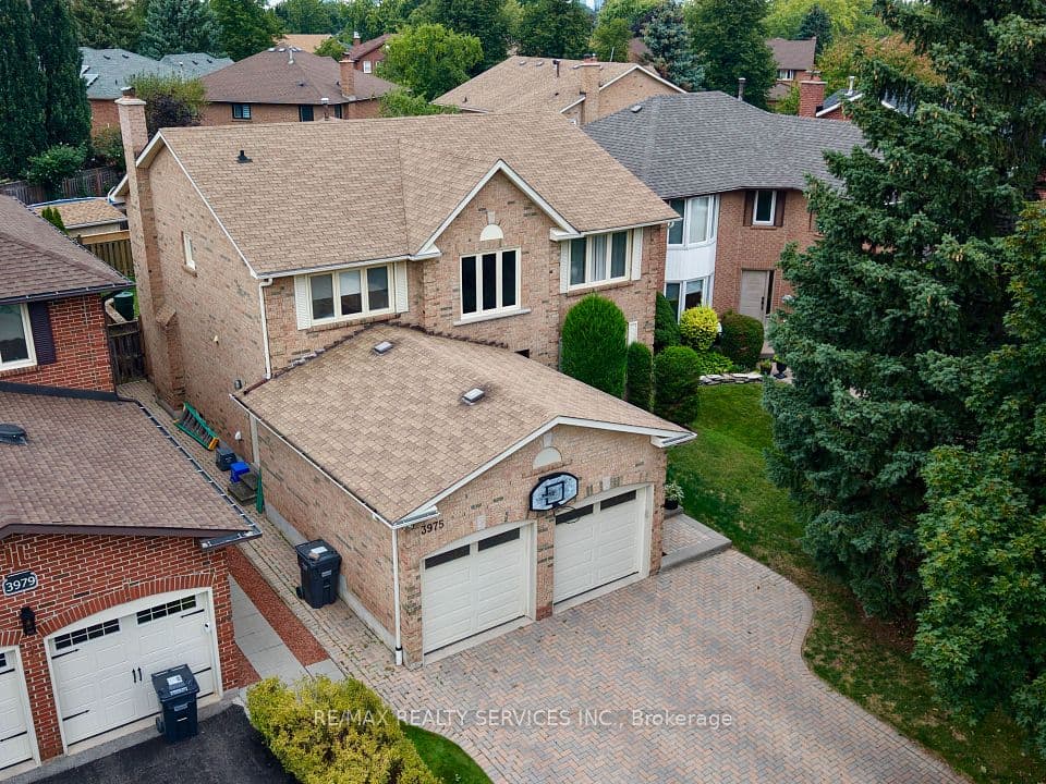 3975 Seebring Crescent, Mississauga, ON L5L 3Y1 – photo 3