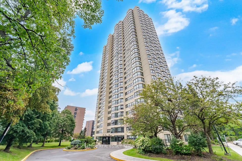 8 Lisa Street 306, Brampton, ON L6T 4S6 – main photo