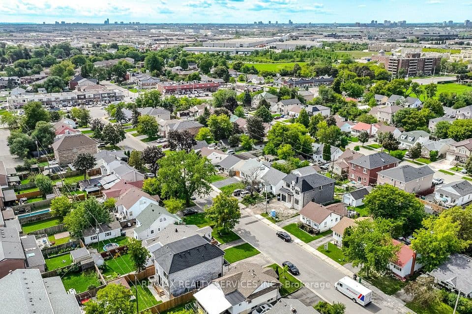 3051 Churchill Avenue, Mississauga, ON L4T 1R4 – photo 3