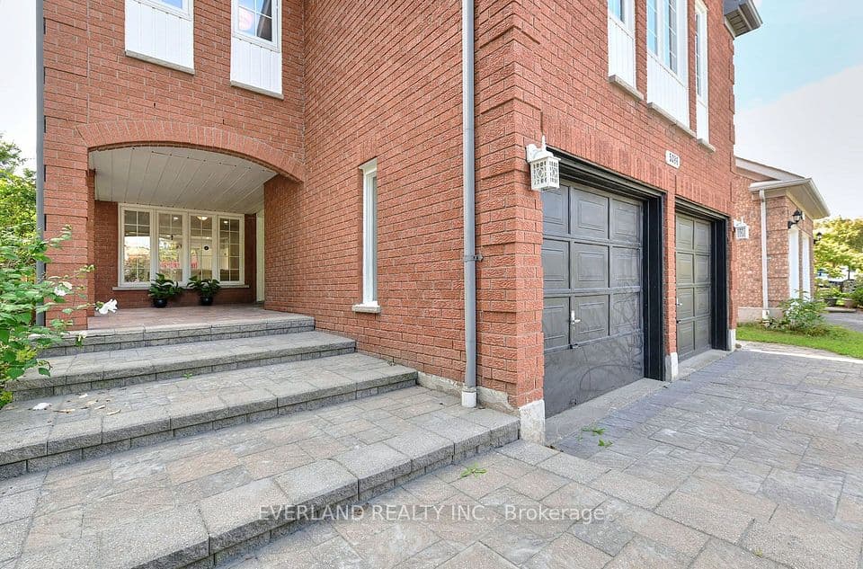 5386 Middlebury Drive N, Mississauga, ON L5M 5E6 – main photo