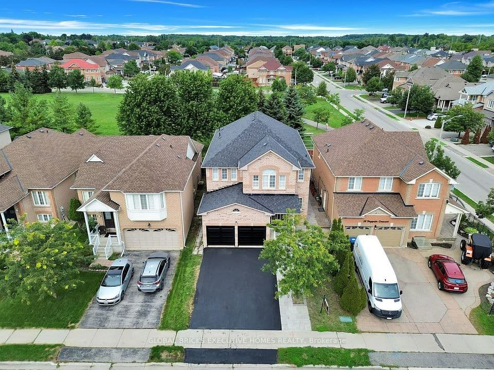 122 Pappain Crescent, Brampton, ON L7A 3J7 – photo 2