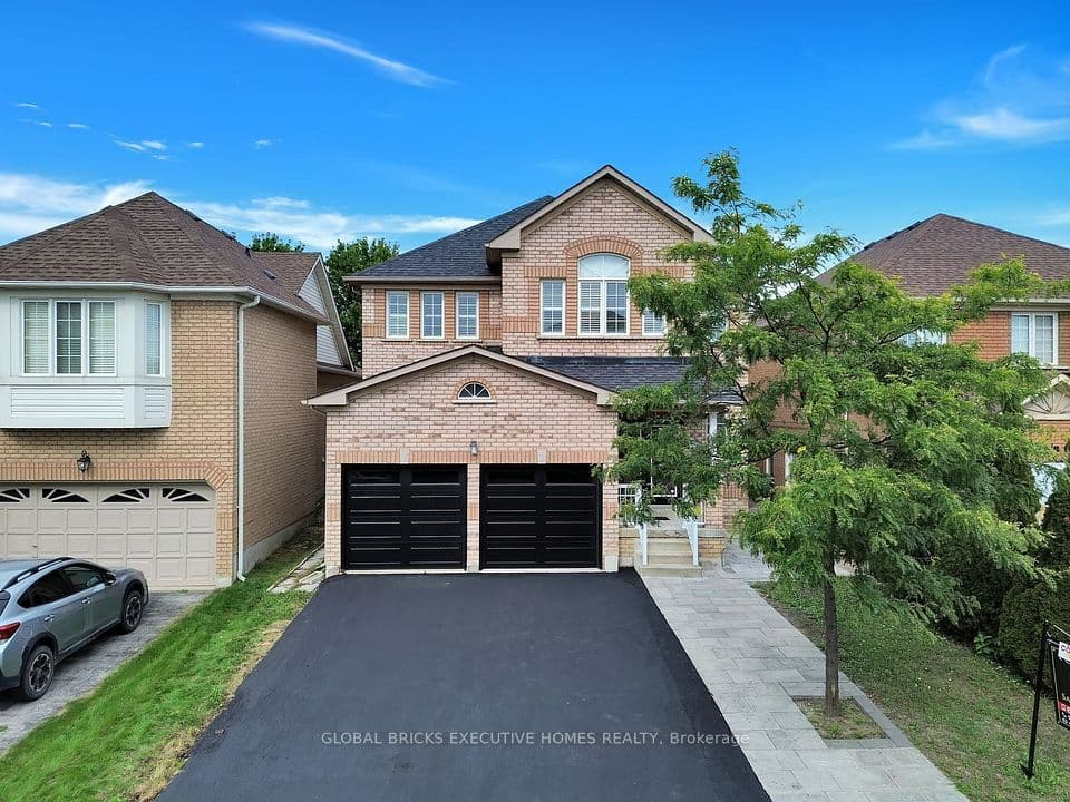 122 Pappain Crescent, Brampton, ON L7A 3J7 – main photo