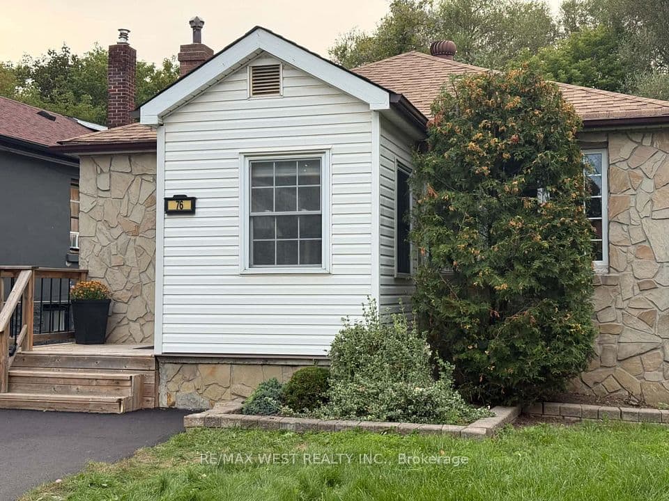 76 Laburnham Avenue, Toronto, ON M8W 1S8 – photo 2