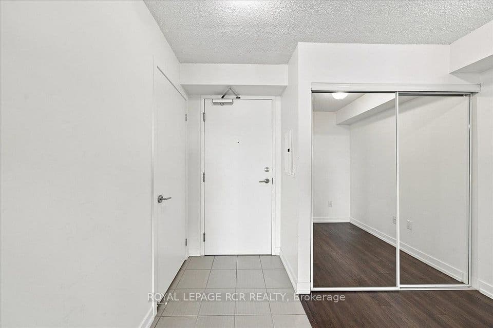 812 Lansdowne Avenue 908, Toronto, ON M6H 4K5 – photo 3