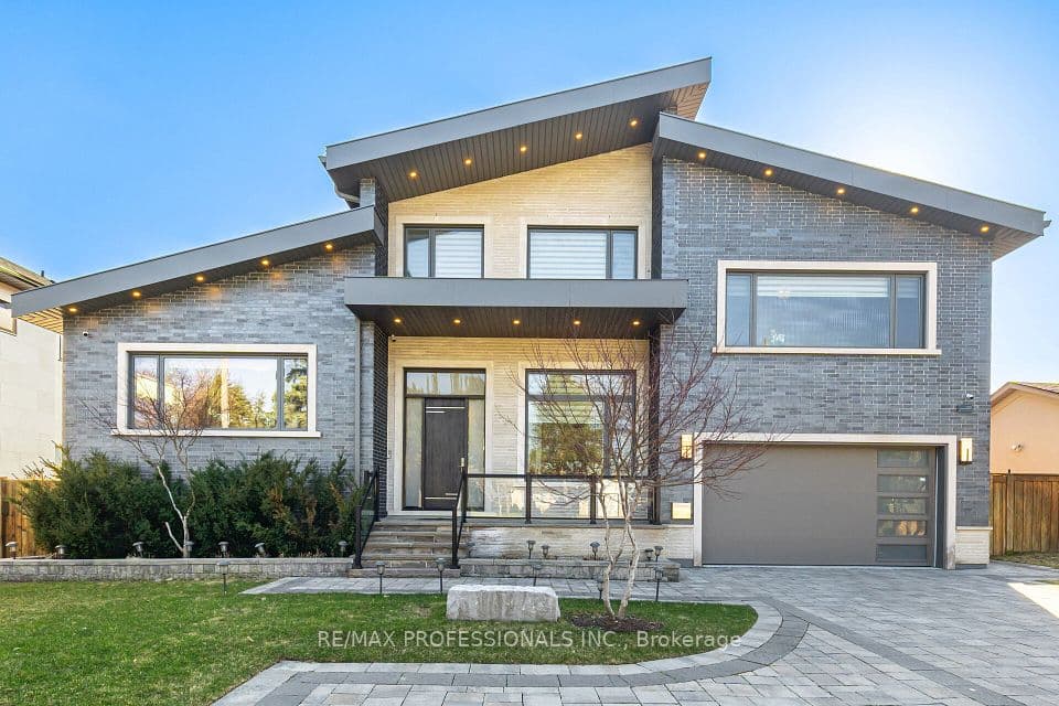 466 The Kingsway, Toronto, ON M9A 3W4 – main photo