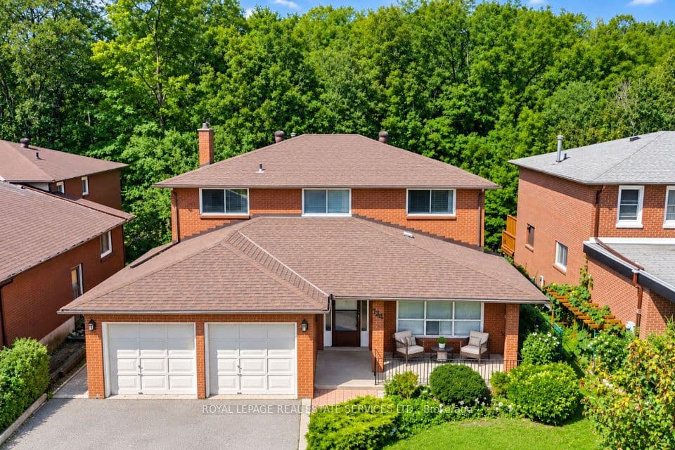 124 Stilecroft Drive, Toronto, ON M3J 1A9 – main photo