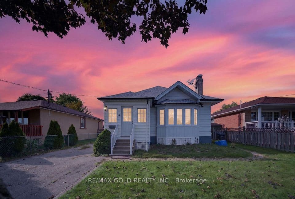 15 Beverley Street, Mississauga, ON L4T 1E9 – main photo