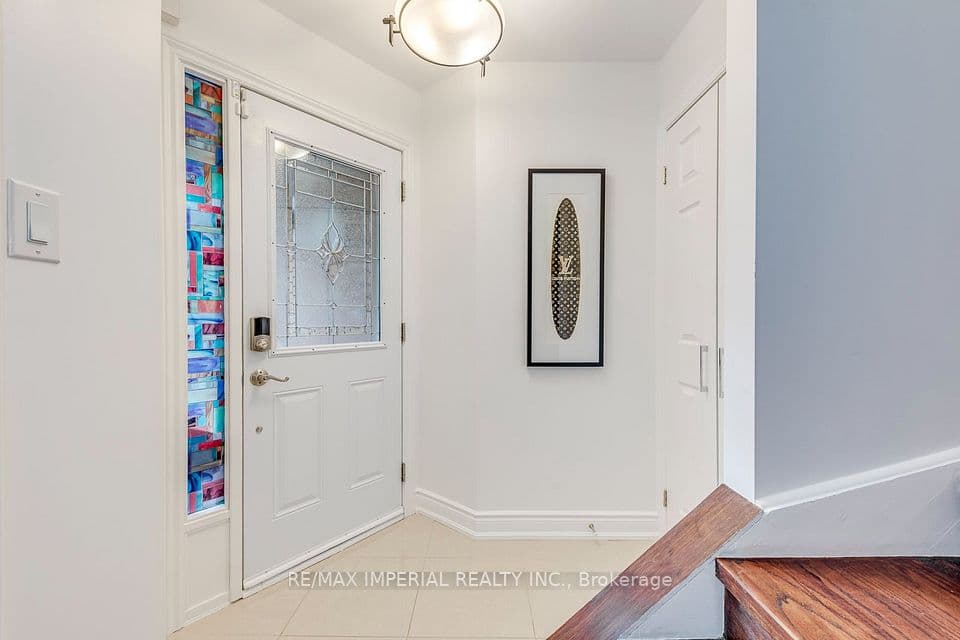 925 Cardington Street, Mississauga, ON L5V 1Z8 – photo 3