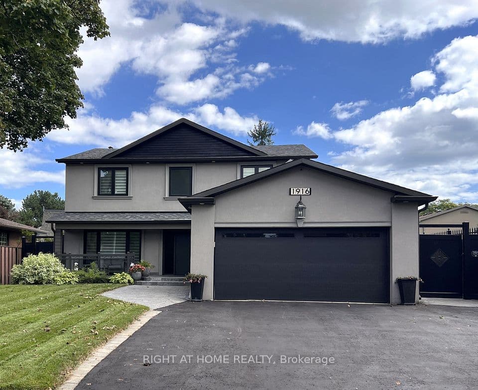 1916 Pagehurst Court, Mississauga, ON L4X 1Y7 – photo 2