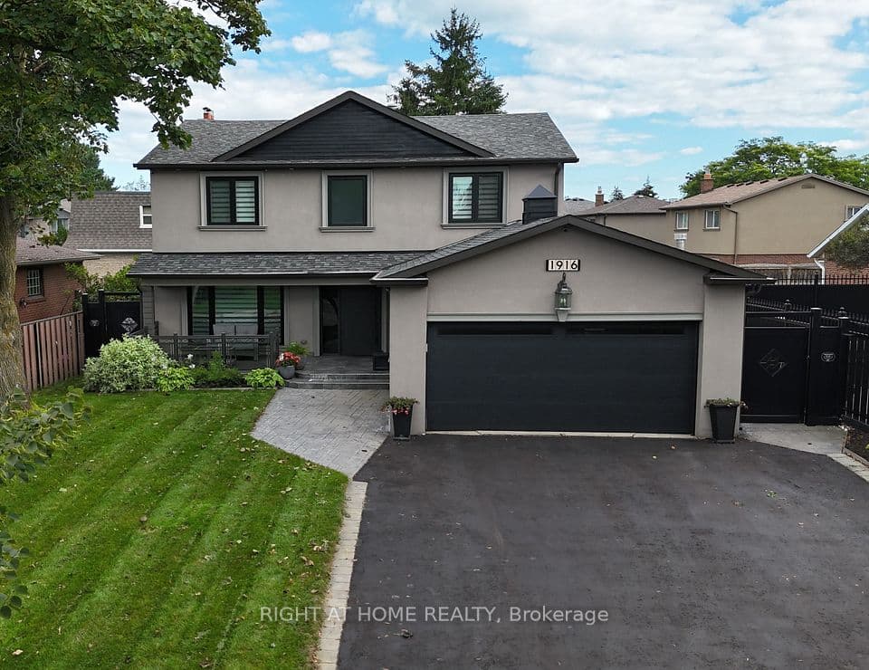 1916 Pagehurst Court, Mississauga, ON L4X 1Y7 – main photo