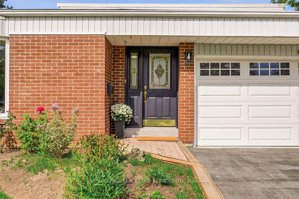 60 Bowshelm Court, Mississauga, ON L5N 1K1 – photo 3