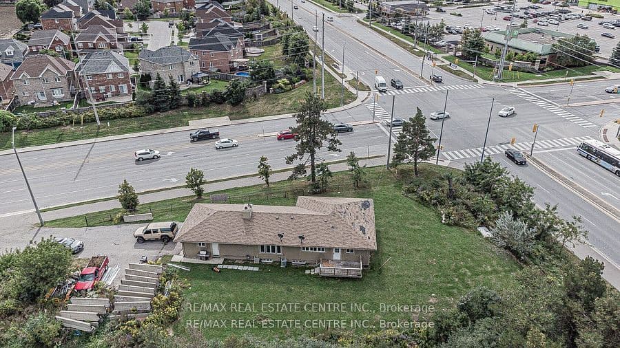 3024 Countryside Drive, Brampton, ON L6P 0V3 – main photo