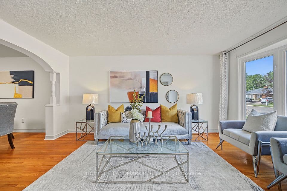3314 Queen Frederica Drive, Mississauga, ON L4Y 3B2 – photo 2