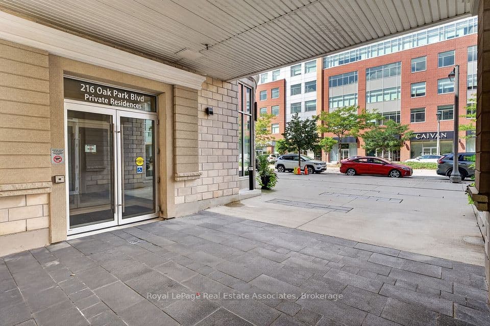 216 Oak Park Boulevard 214, Oakville, ON L6H 7S8 – photo 3