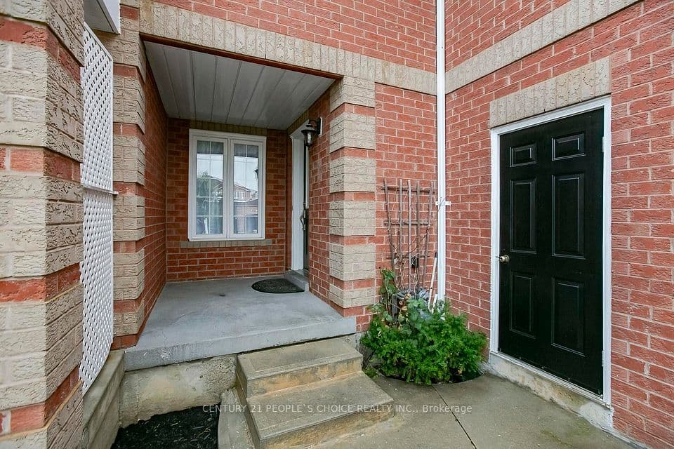 90 White Tail Crescent, Brampton, ON L6Y 5B9 – photo 3