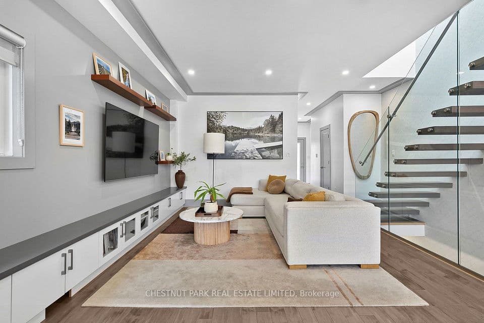 15 Nineteenth Street, Toronto, ON M8V 3L4 – photo 2