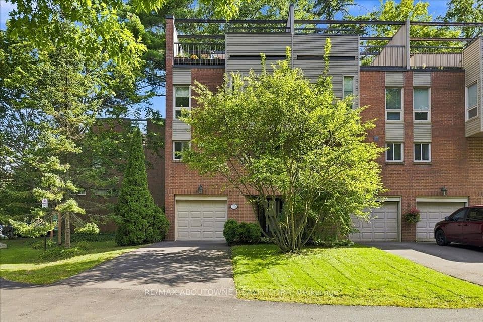 1250 Marlborough Court 13, Oakville, ON L6H 2W7 – main photo