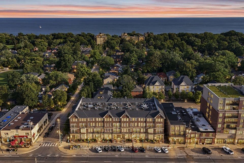 3531 Lake Shore Boulevard W 211, Toronto, ON M8W 1P4 – photo 2