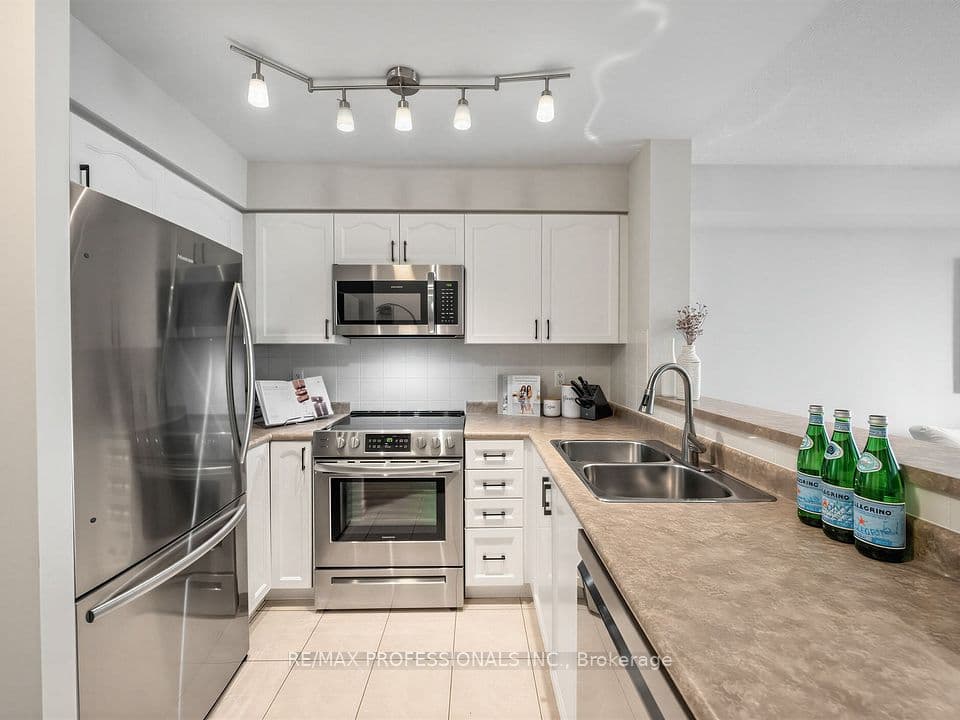 7 Michael Power Place 509, Toronto, ON M9A 0A4 – photo 3