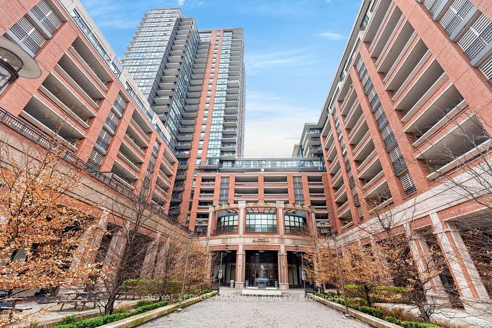 830 Lawrence Avenue W 1510, Toronto, ON M6A 0B6 – main photo