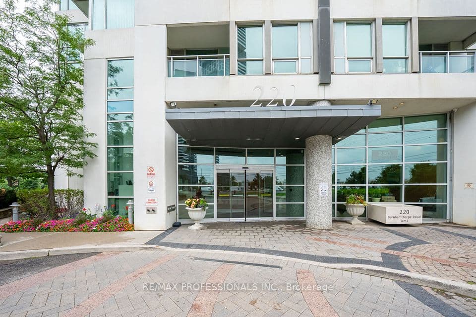 220 Burnhamthorpe Road W 2004, Mississauga, ON L5B 4N4 – photo 2