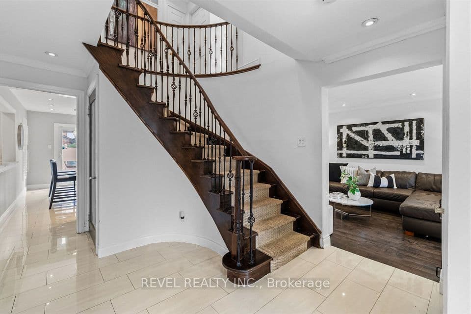 6624 Mockingbird Lane, Mississauga, ON L5N 5K4 – photo 2