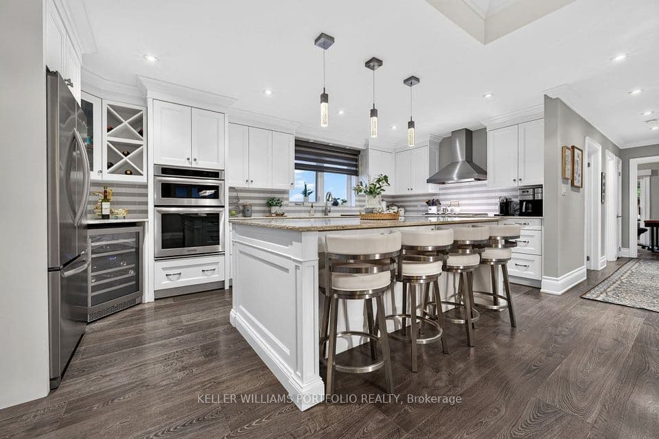5 Northampton Drive, Toronto, ON M9B 4S5 – main photo