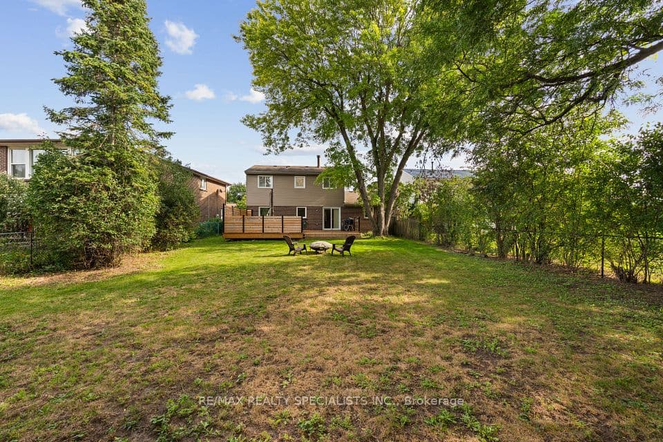 10 Lorraine Crescent, Brampton, ON L6S 2R7 – photo 2