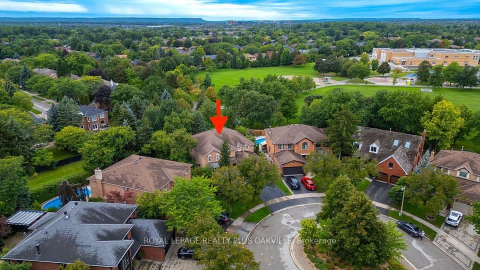 2097 Innkeeper Court, Oakville, ON L6M 3A2 – photo 2