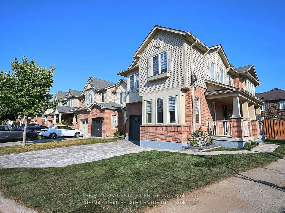 1 McCandless Court, Milton, ON L9T 2C4 – photo 2