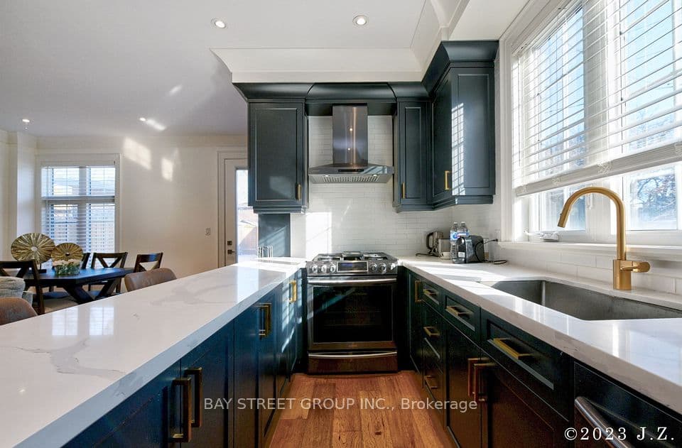 60 Emmett Avenue, Toronto, ON M6M 2E6 – photo 2