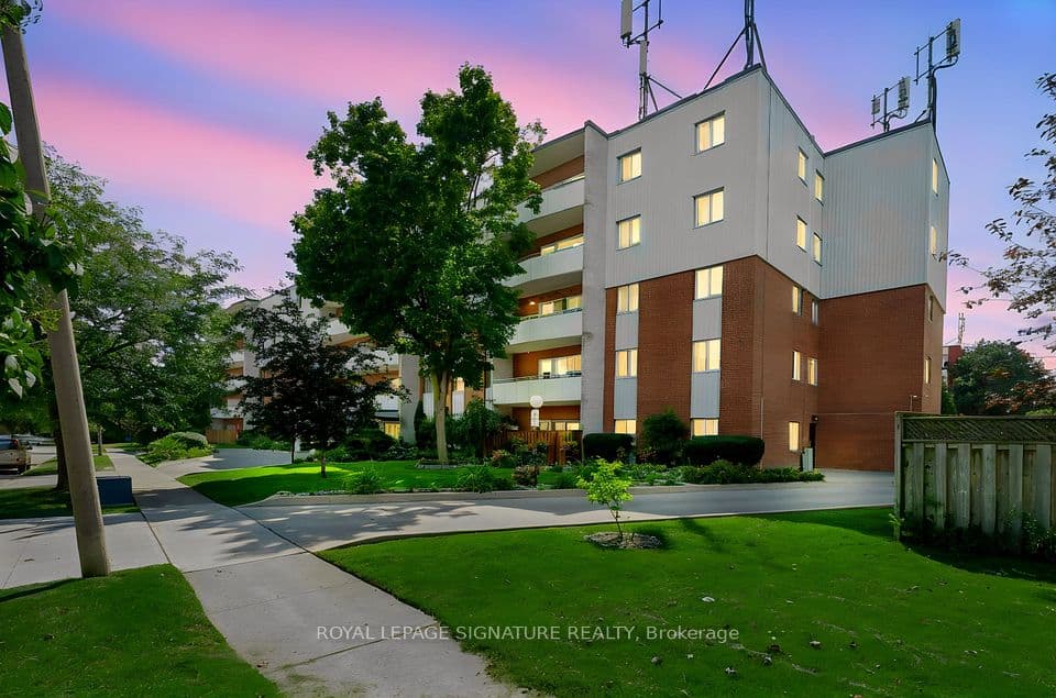 2485 Woking Crescent 401, Mississauga, ON L5K 1Z6 – main photo