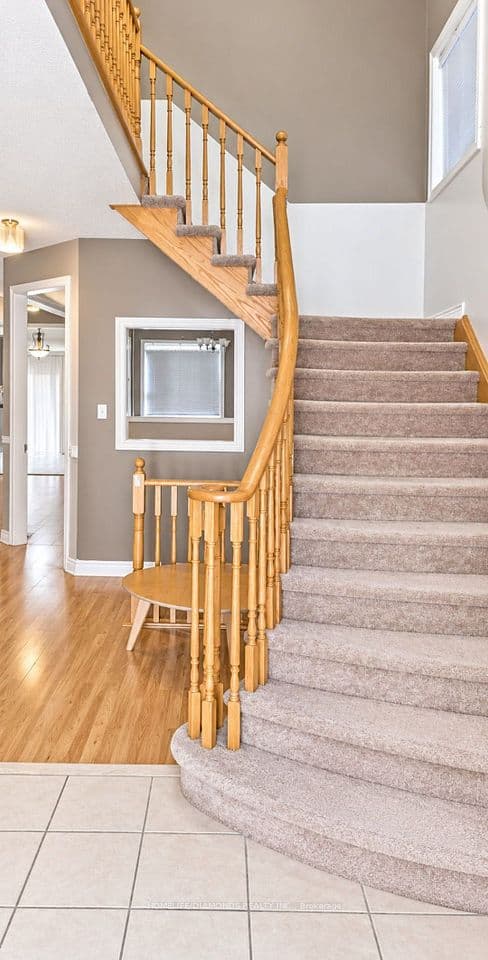 169 COOKE Crescent, Milton, ON L9T 6E5 – photo 2