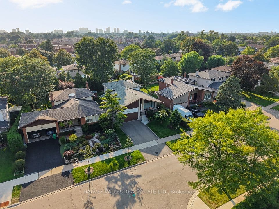 3594 Autumn Harvest Drive, Mississauga, ON L4Y 3S1 – photo 3