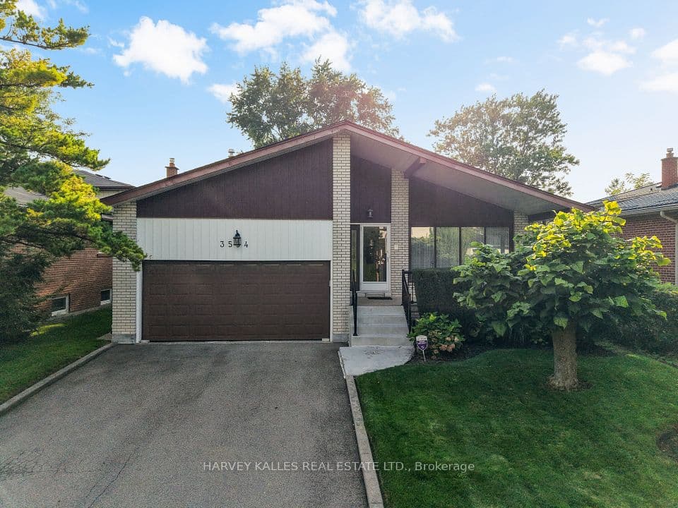3594 Autumn Harvest Drive, Mississauga, ON L4Y 3S1 – main photo
