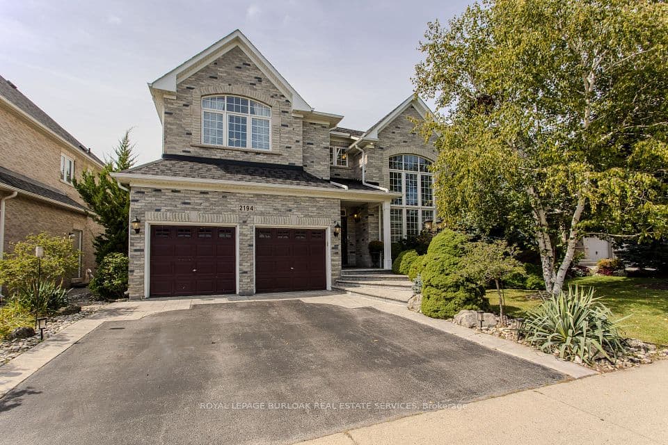 2194 Berwick Drive, Burlington, ON L7M 5C3 – main photo