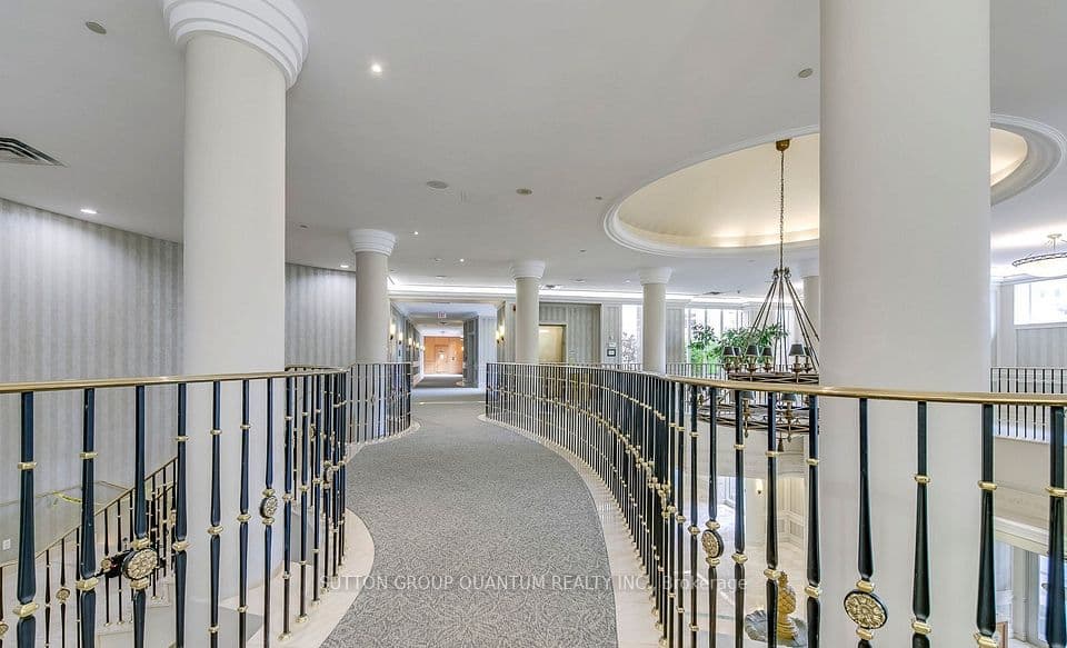 25 Kingsbridge Garden Circle 1123, Mississauga, ON L5R 4B1 – photo 3