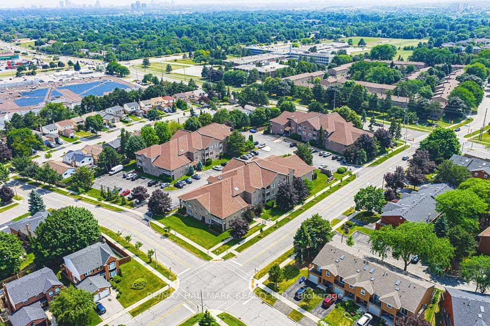 3050 Pinemeadow Drive 6, Burlington, ON L7M 3X5 – main photo