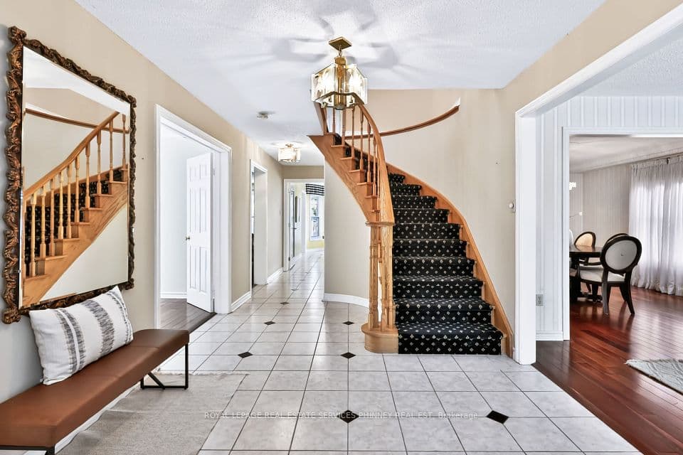 6036 St. Ives Way, Mississauga, ON L5N 4M1 – photo 3